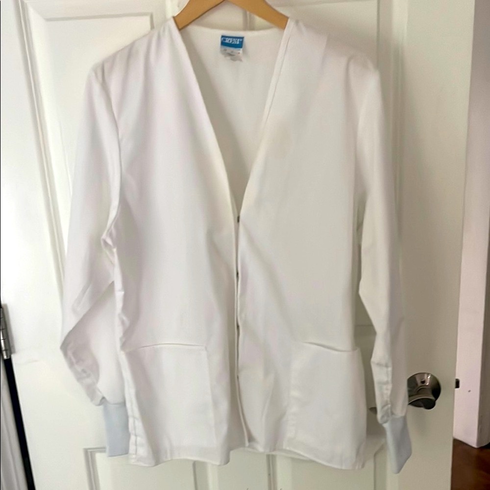 Crest scrubs lab coat white size small.